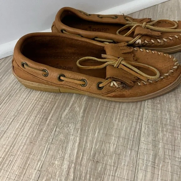Minnetonka Moccasins Size 5 - Picture 3 of 7